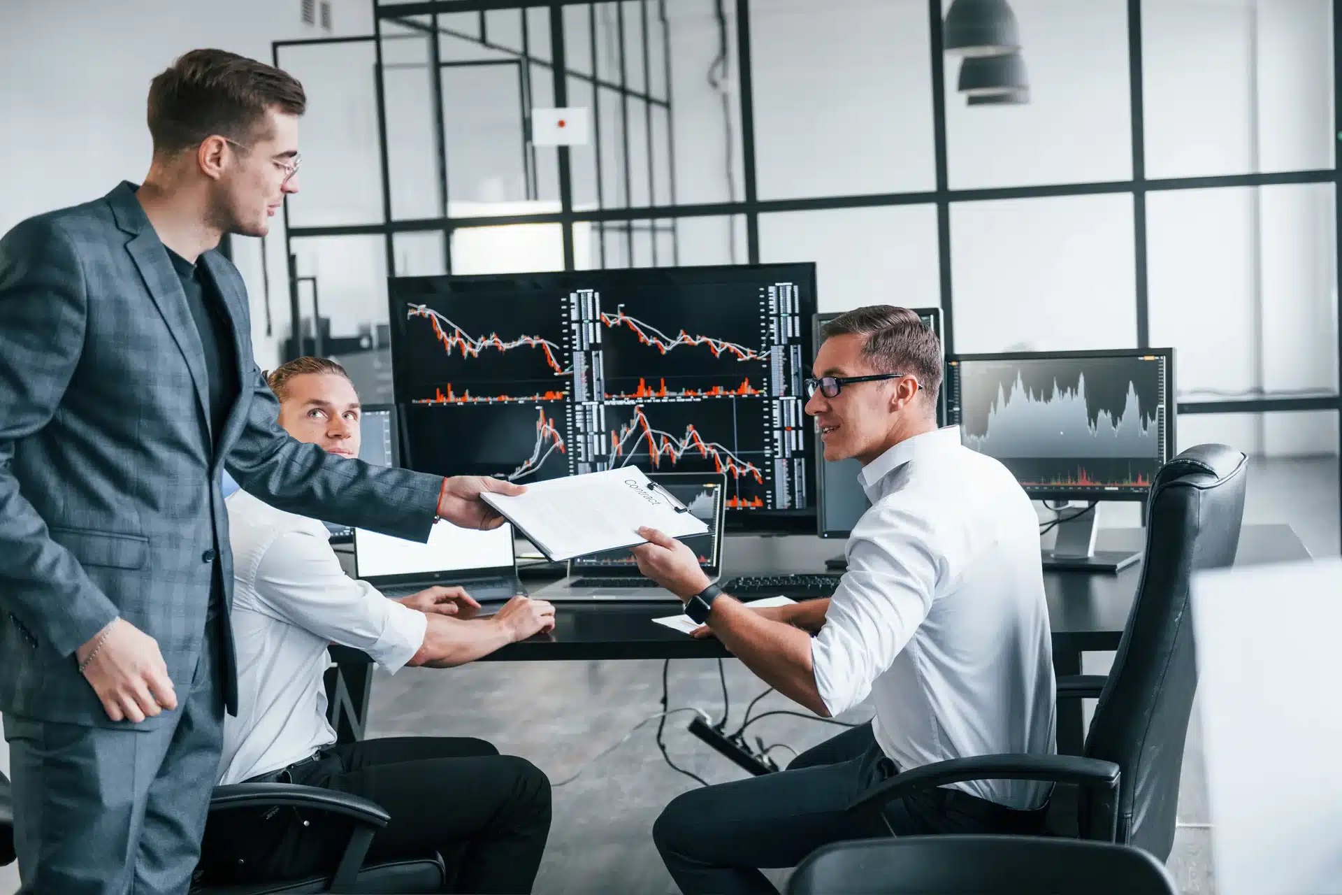 Forex y el Riesgo de los Brokers: La Guía Definitiva de Regulación y Seguridad para el Trader Inteligente